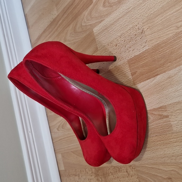 NWOT Red faux suede heels - Picture 3 of 7